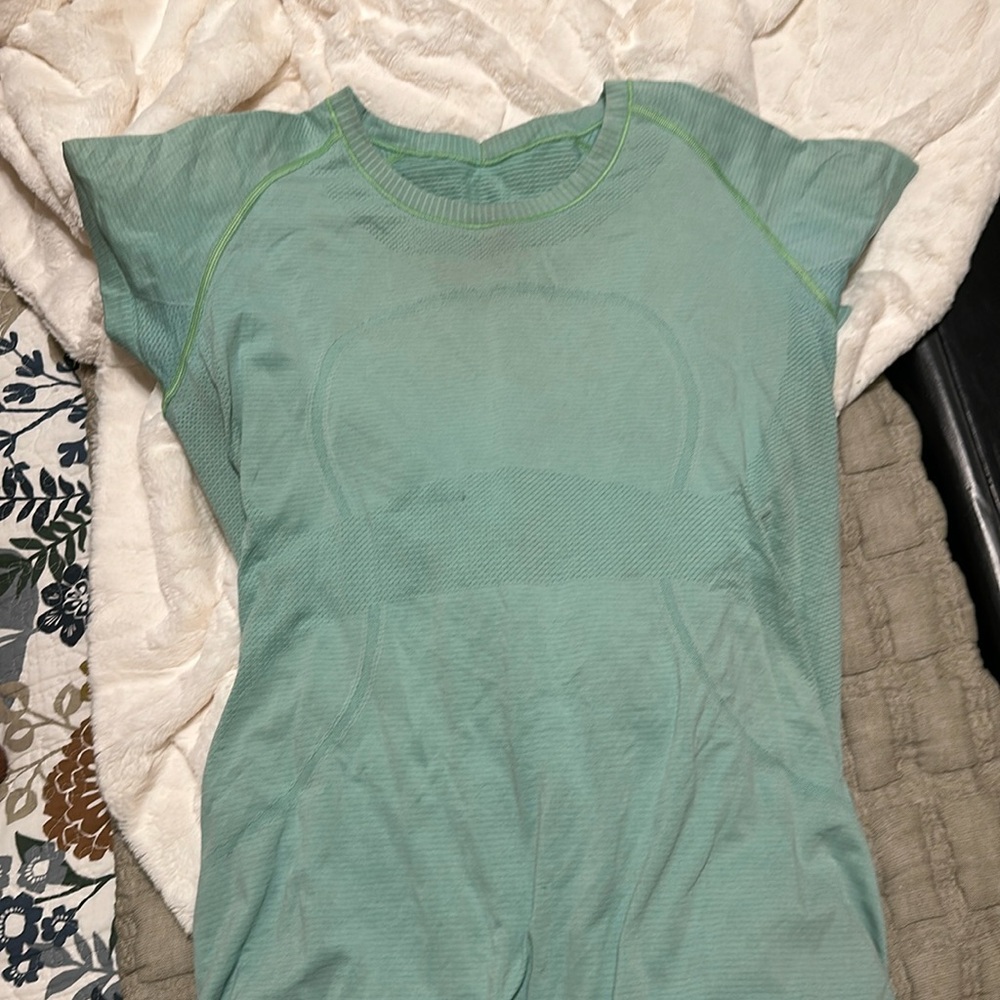 Lululemon workout top